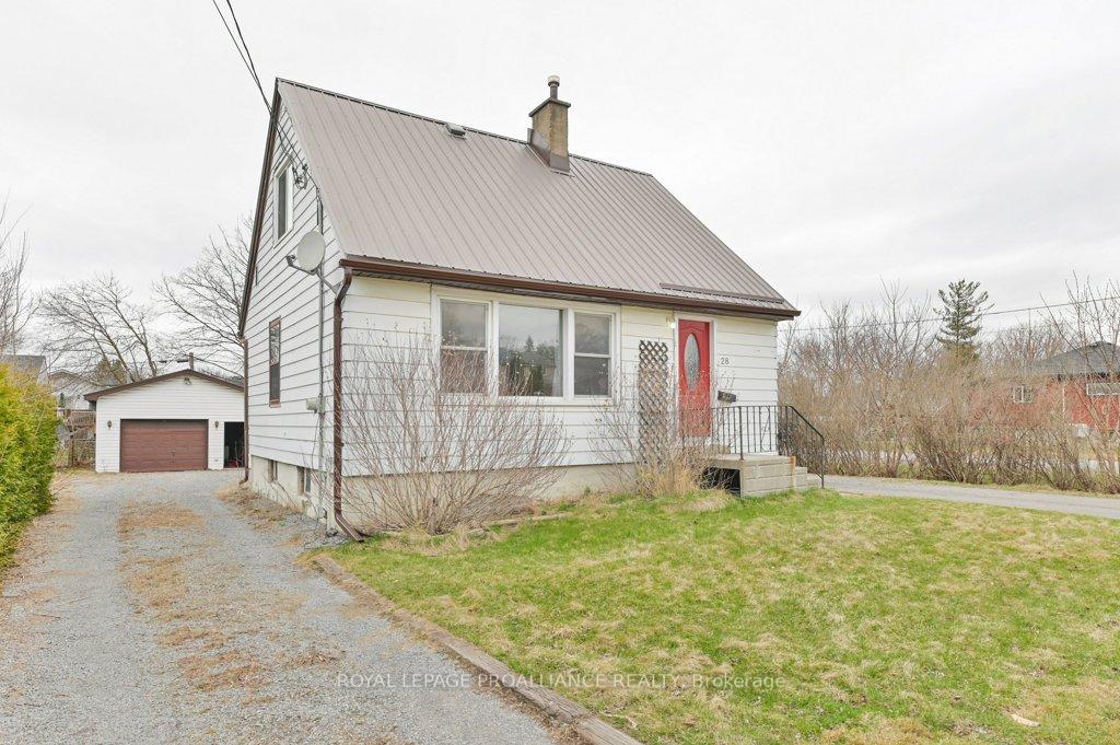 Photo 3 of 28 Russell Street, Belleville, Belleville Ward — HOMEH