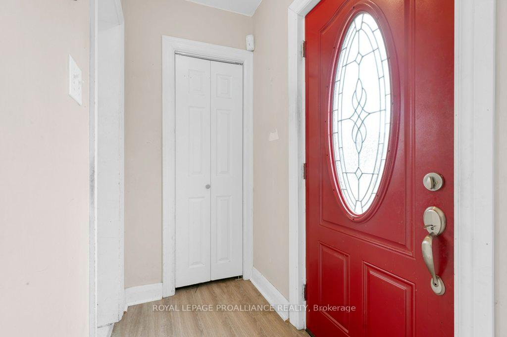 Photo 5 of 28 Russell Street, Belleville, Belleville Ward — HOMEH