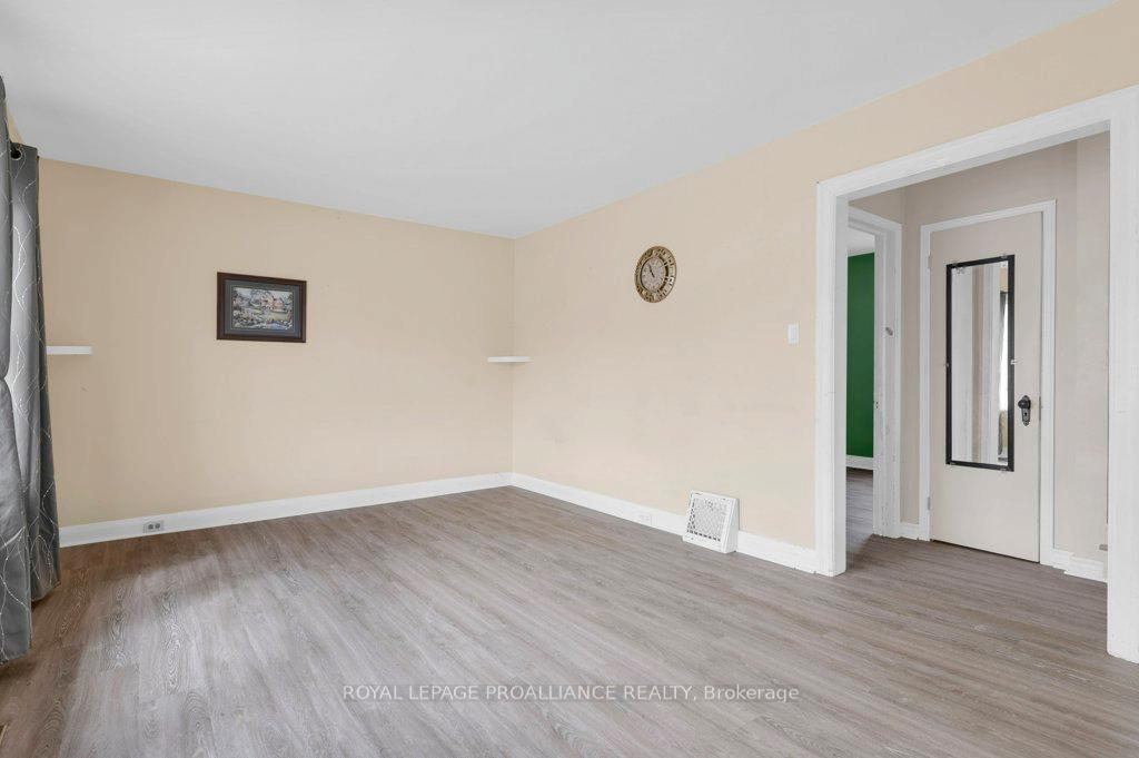 Photo 6 of 28 Russell Street, Belleville, Belleville Ward — HOMEH