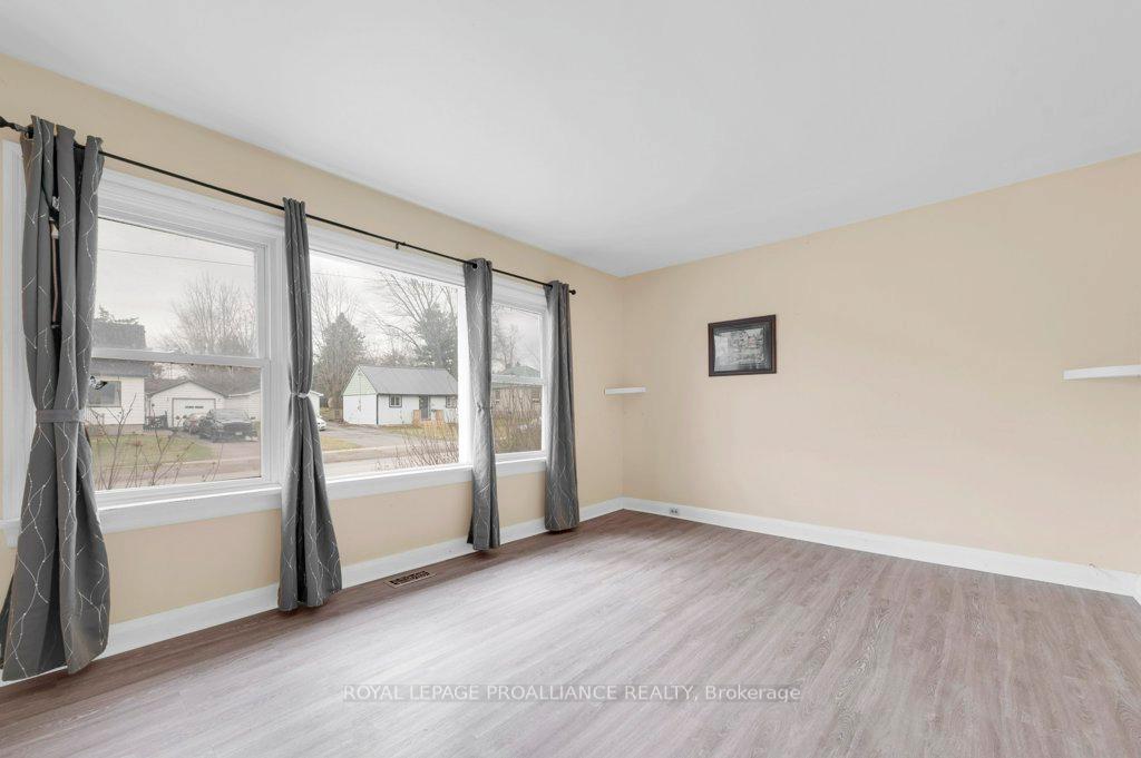 Photo 7 of 28 Russell Street, Belleville, Belleville Ward — HOMEH