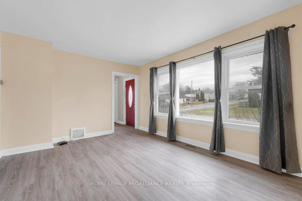 Photo 8 of 28 Russell Street, Belleville, Belleville Ward — HOMEH