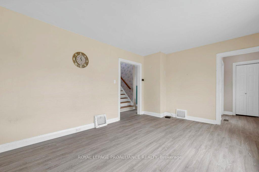 Photo 9 of 28 Russell Street, Belleville, Belleville Ward — HOMEH