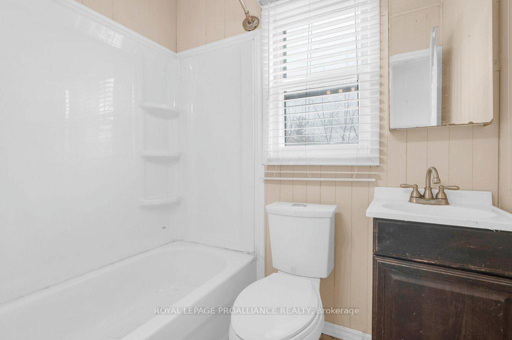Photo 12 of 28 Russell Street, Belleville, Belleville Ward — HOMEH