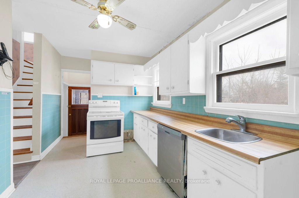 Photo 16 of 28 Russell Street, Belleville, Belleville Ward — HOMEH