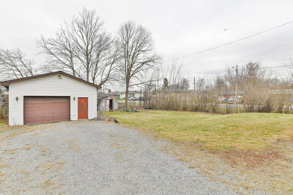 Photo 25 of 28 Russell Street, Belleville, Belleville Ward — HOMEH