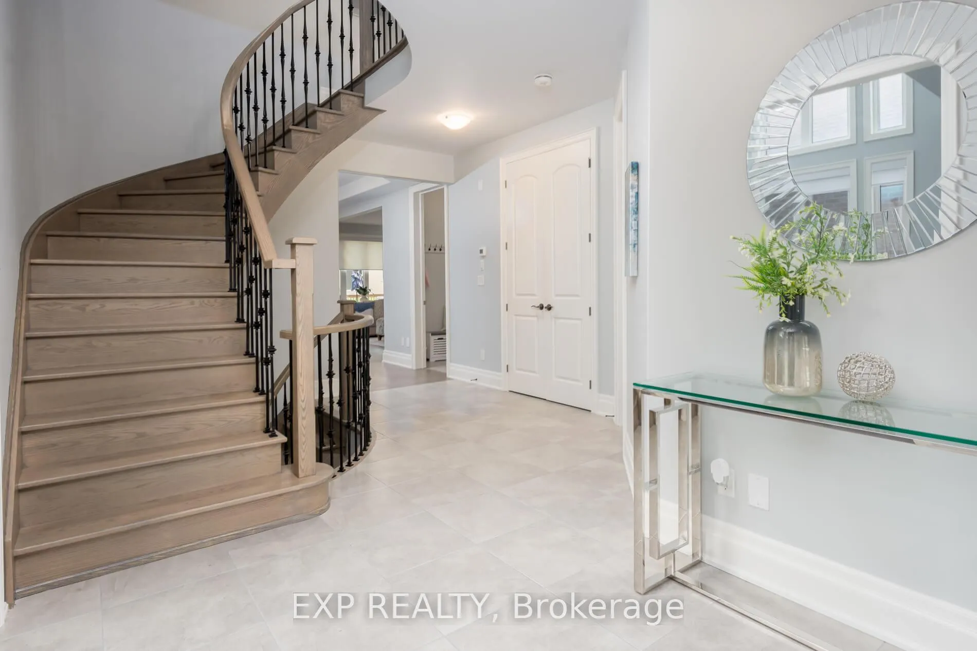 Photo 4 of 1644 Rizzardo Crescent, Innisfil, Alcona — HOMEH