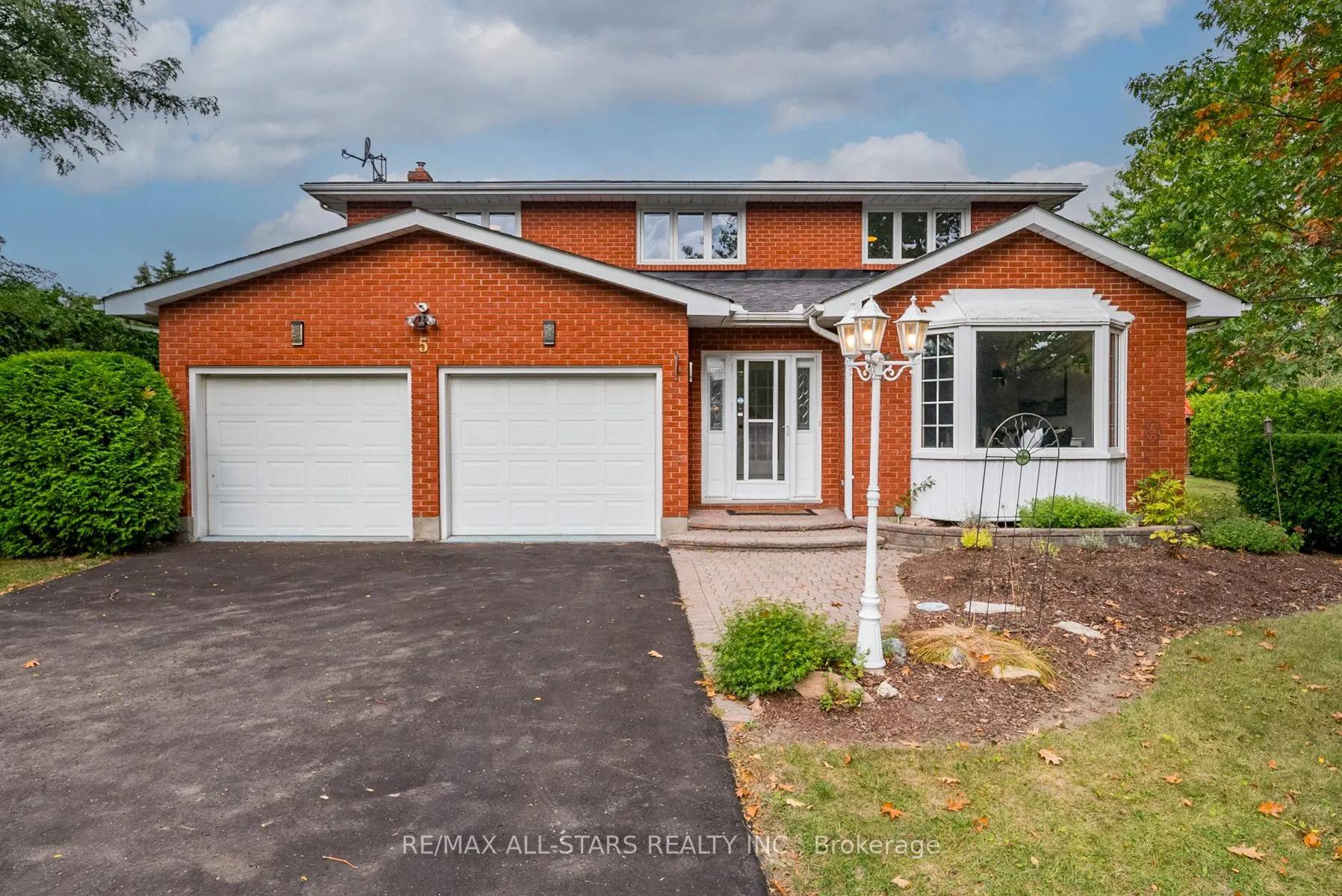 Photo 1 of 5 Edinborough Avenue, Scugog, Port Perry — HOMEH
