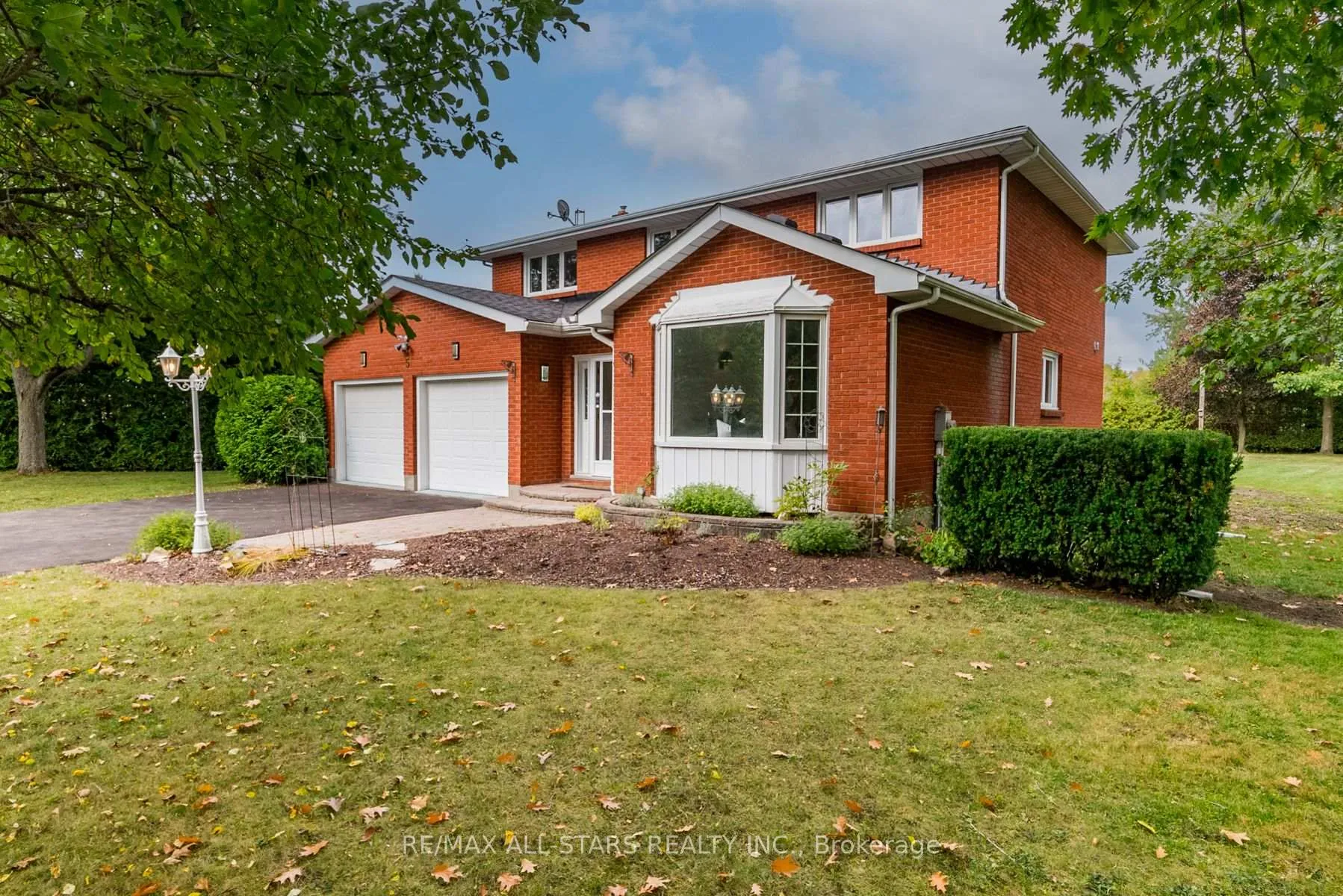 Photo 2 of 5 Edinborough Avenue, Scugog, Port Perry — HOMEH