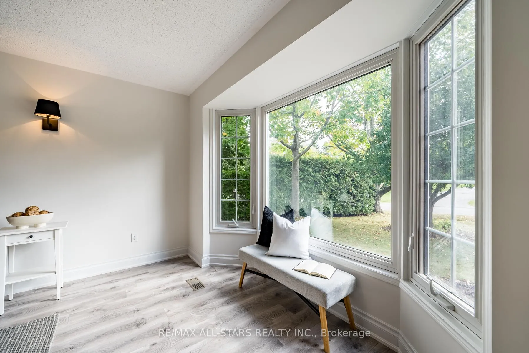 Photo 8 of 5 Edinborough Avenue, Scugog, Port Perry — HOMEH