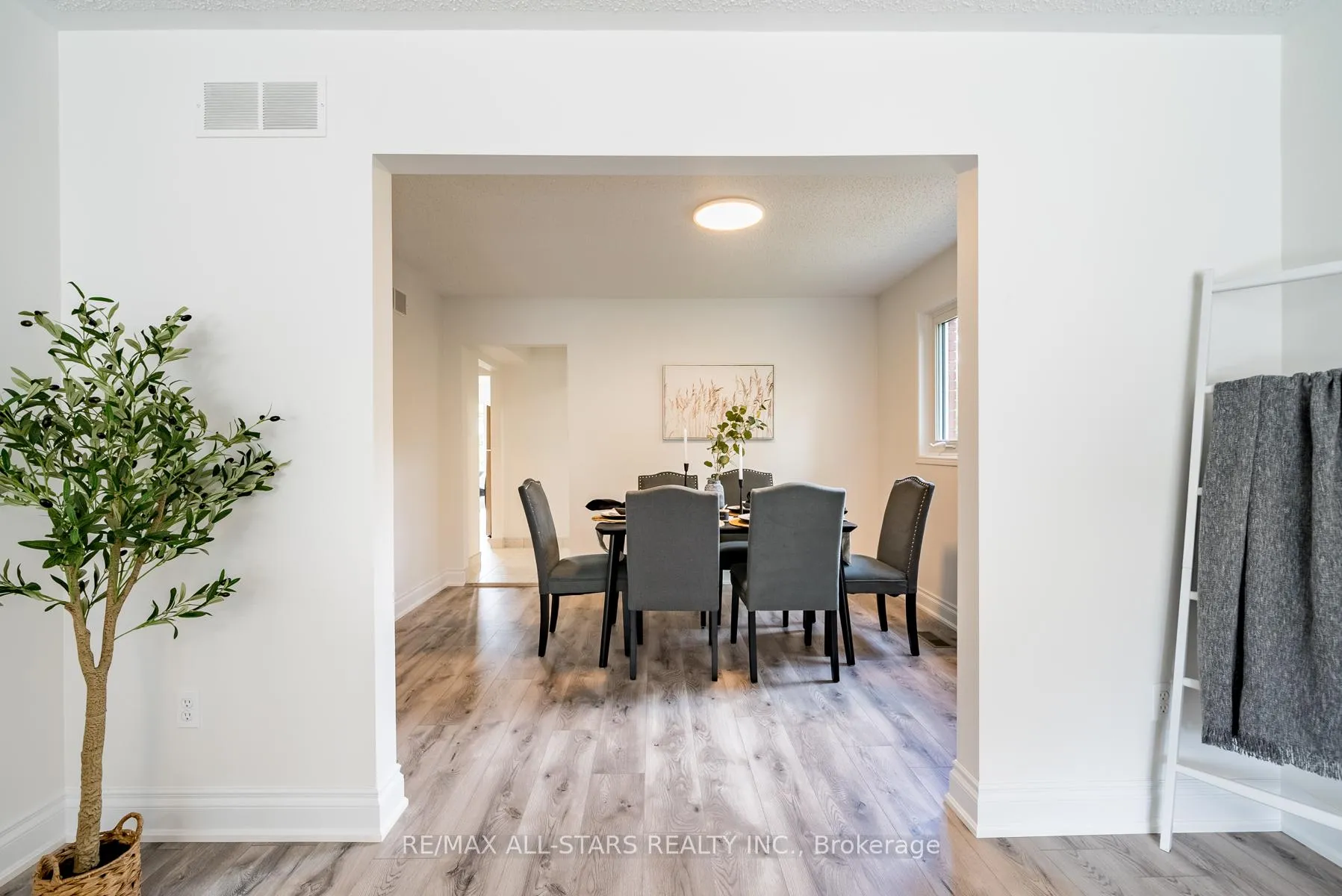 Photo 9 of 5 Edinborough Avenue, Scugog, Port Perry — HOMEH