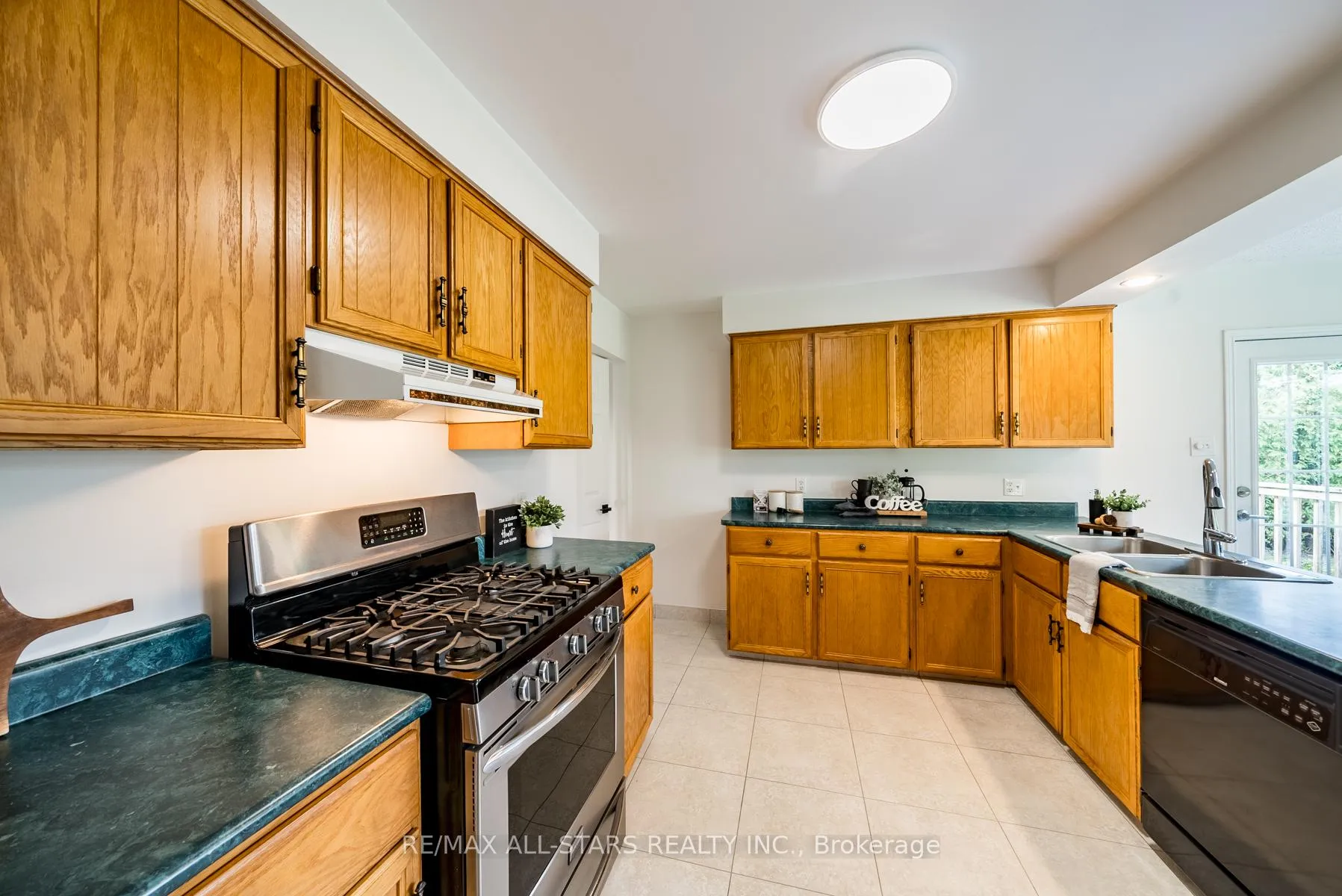 Photo 11 of 5 Edinborough Avenue, Scugog, Port Perry — HOMEH