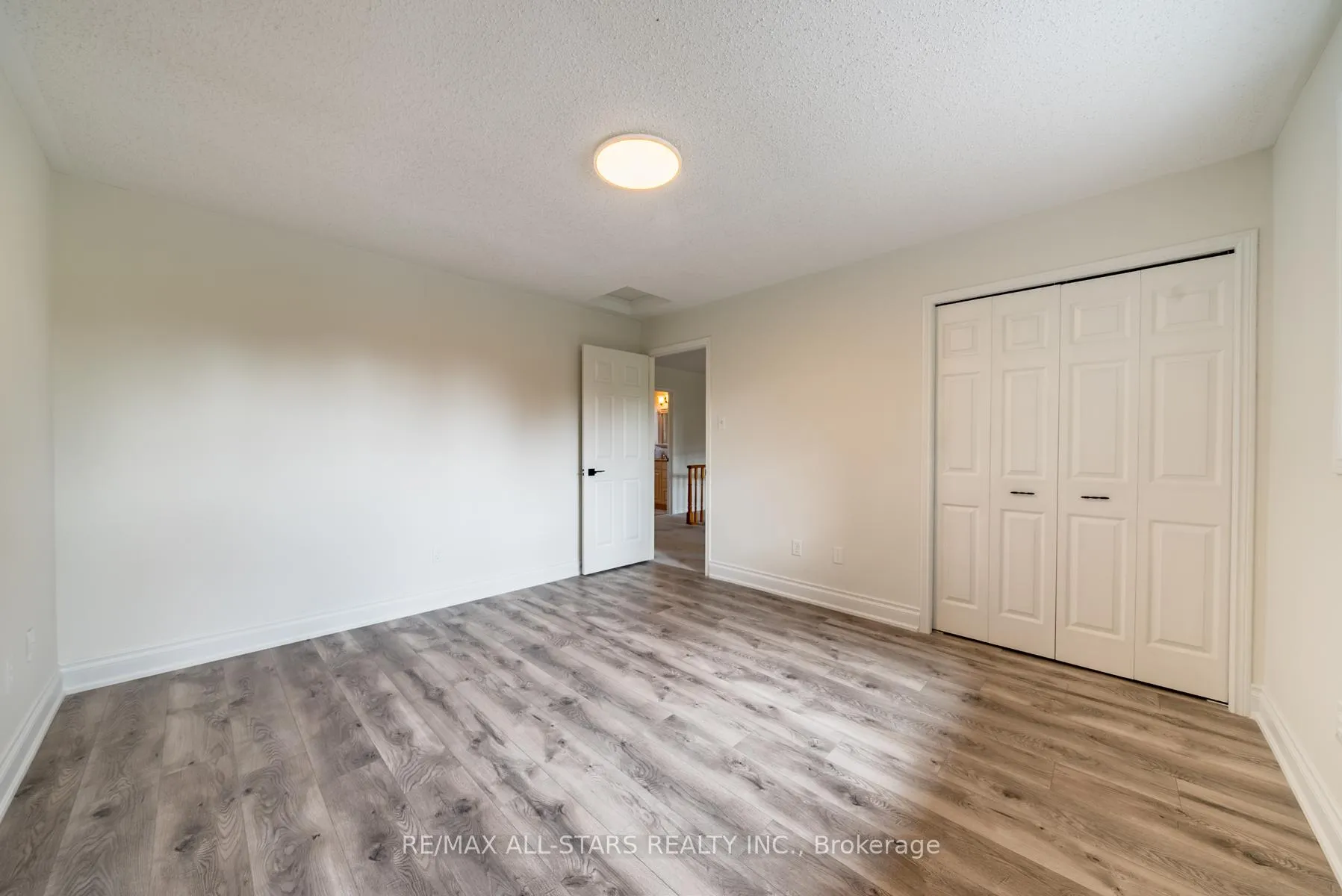 Photo 23 of 5 Edinborough Avenue, Scugog, Port Perry — HOMEH