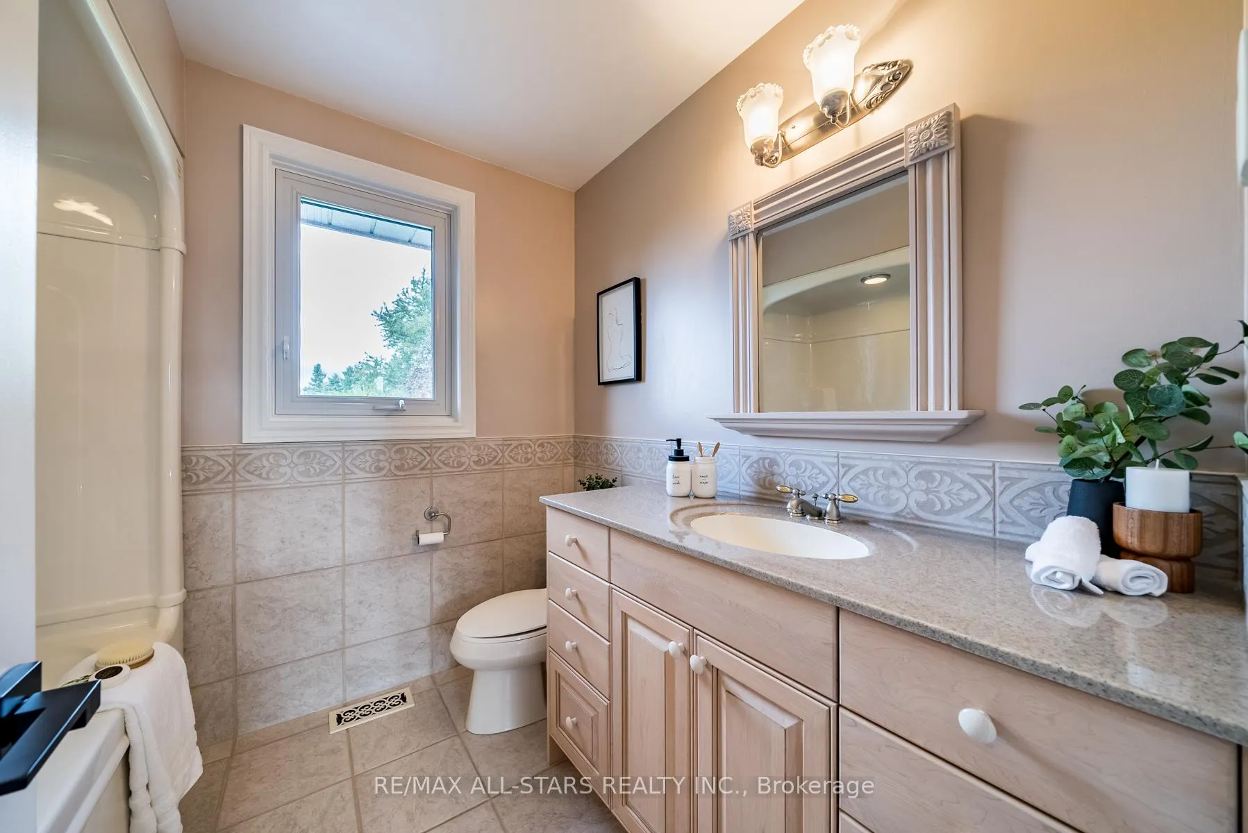 Photo 24 of 5 Edinborough Avenue, Scugog, Port Perry — HOMEH