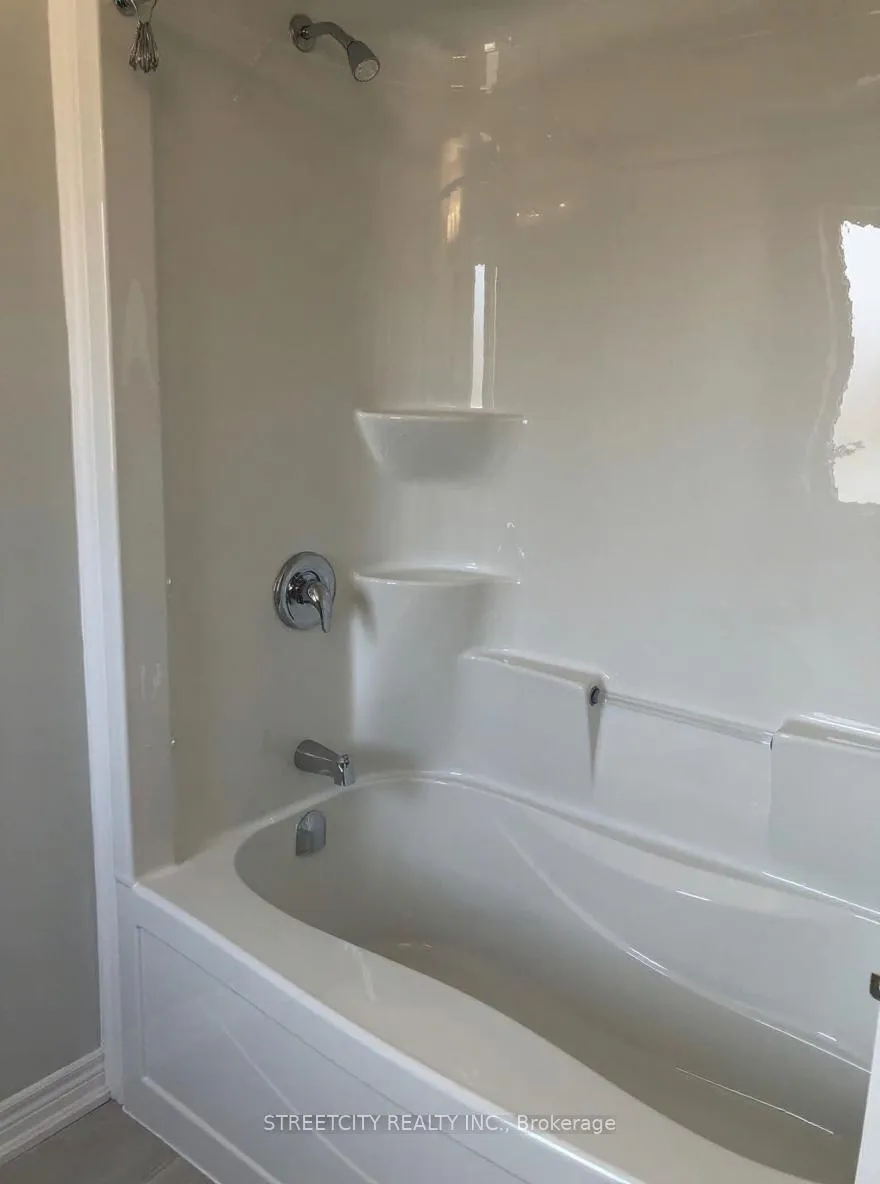 Photo 11 of 32 Bounty Avenue, Thorold, Rolling Meadows — HOMEH