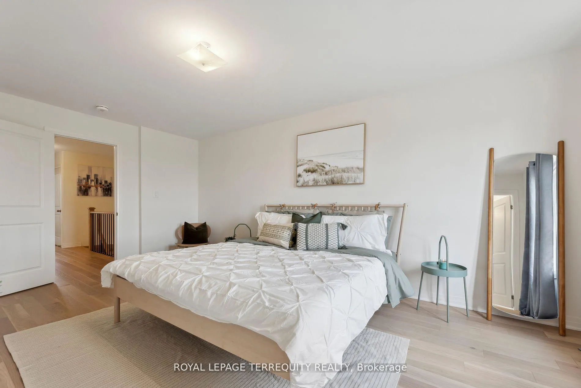 Photo 5 of 112 Sailors Landing, Clarington, Bowmanville — HOMEH