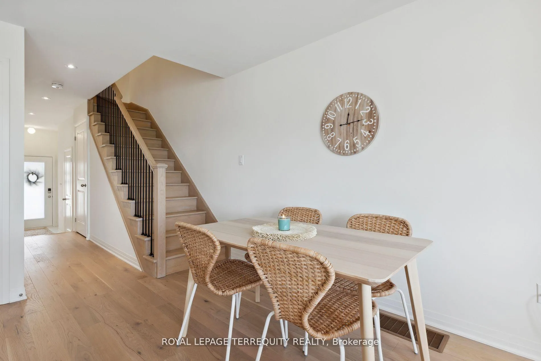 Photo 16 of 112 Sailors Landing, Clarington, Bowmanville — HOMEH