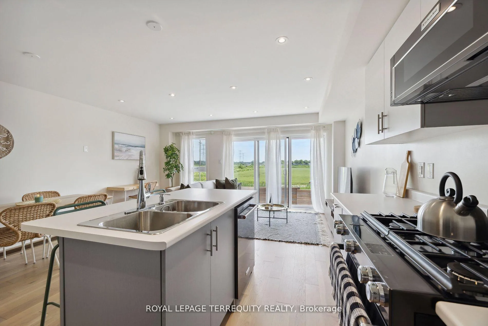 Photo 19 of 112 Sailors Landing, Clarington, Bowmanville — HOMEH