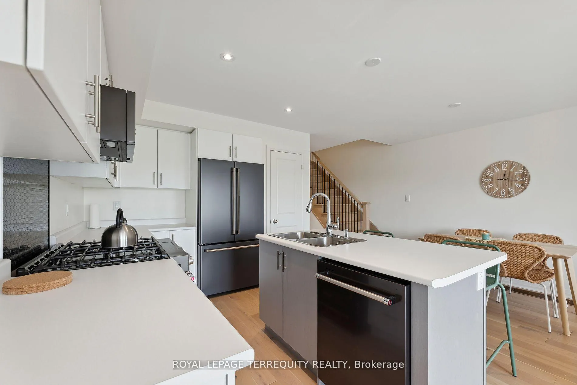 Photo 20 of 112 Sailors Landing, Clarington, Bowmanville — HOMEH