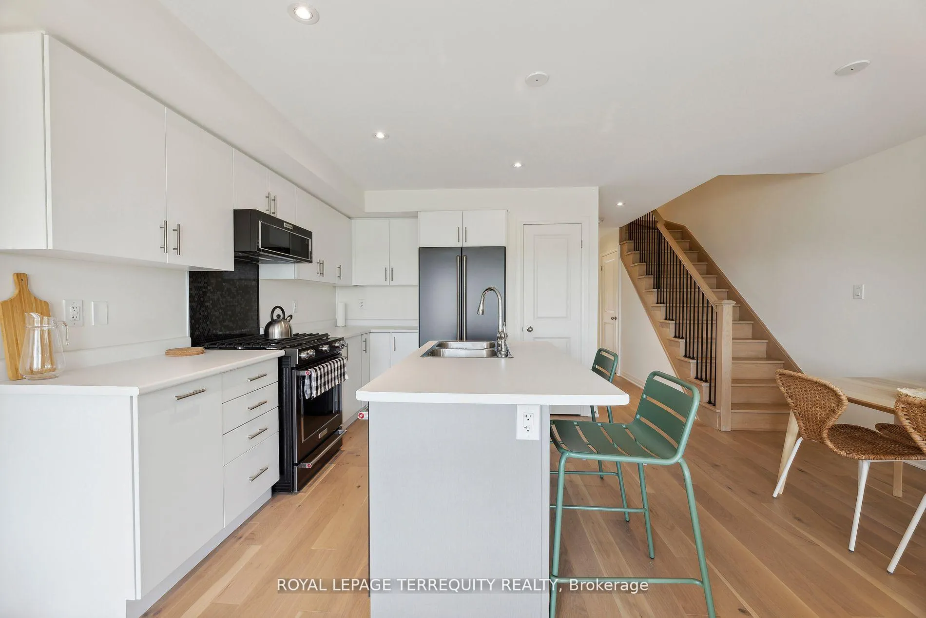 Photo 21 of 112 Sailors Landing, Clarington, Bowmanville — HOMEH