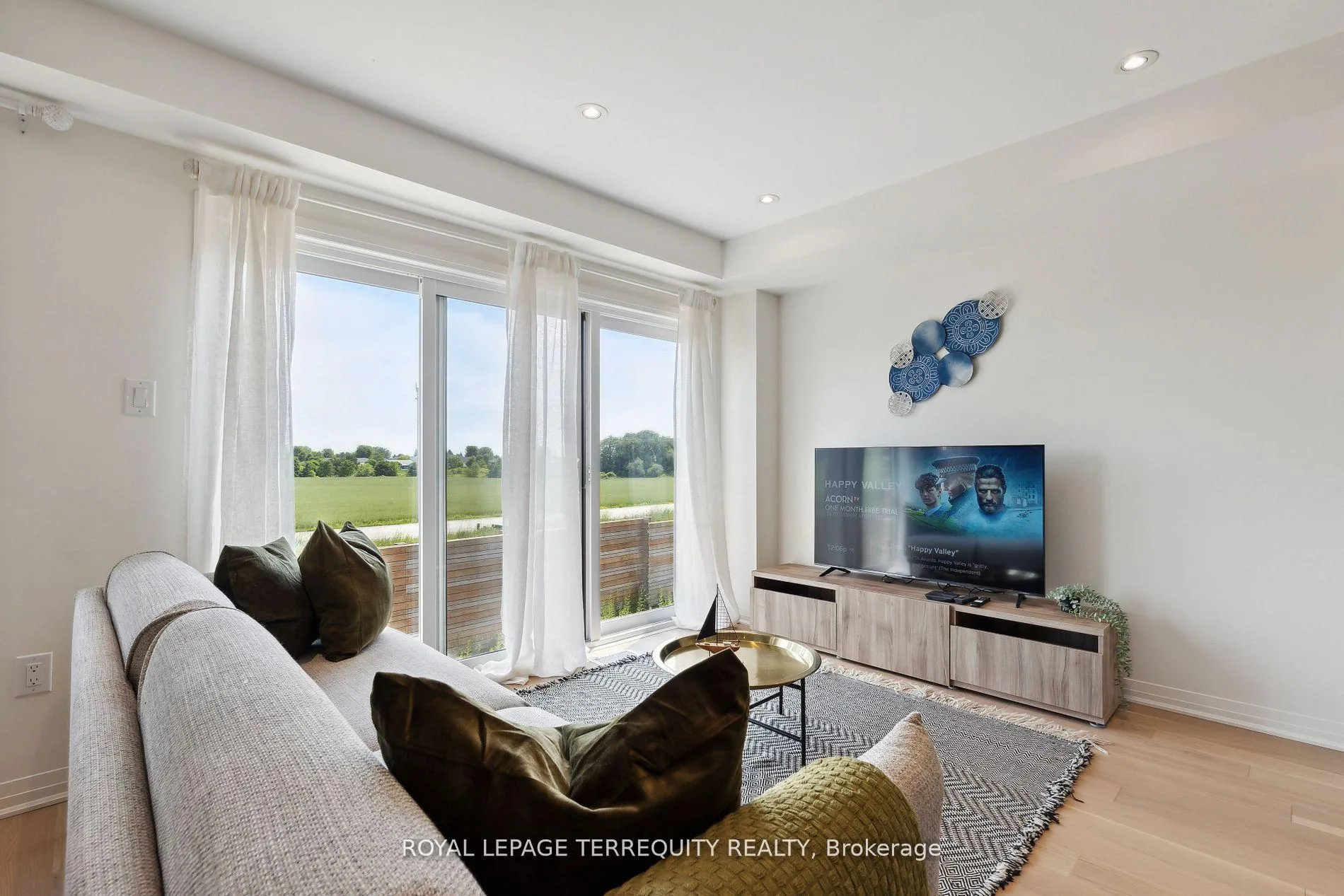 Photo 22 of 112 Sailors Landing, Clarington, Bowmanville — HOMEH
