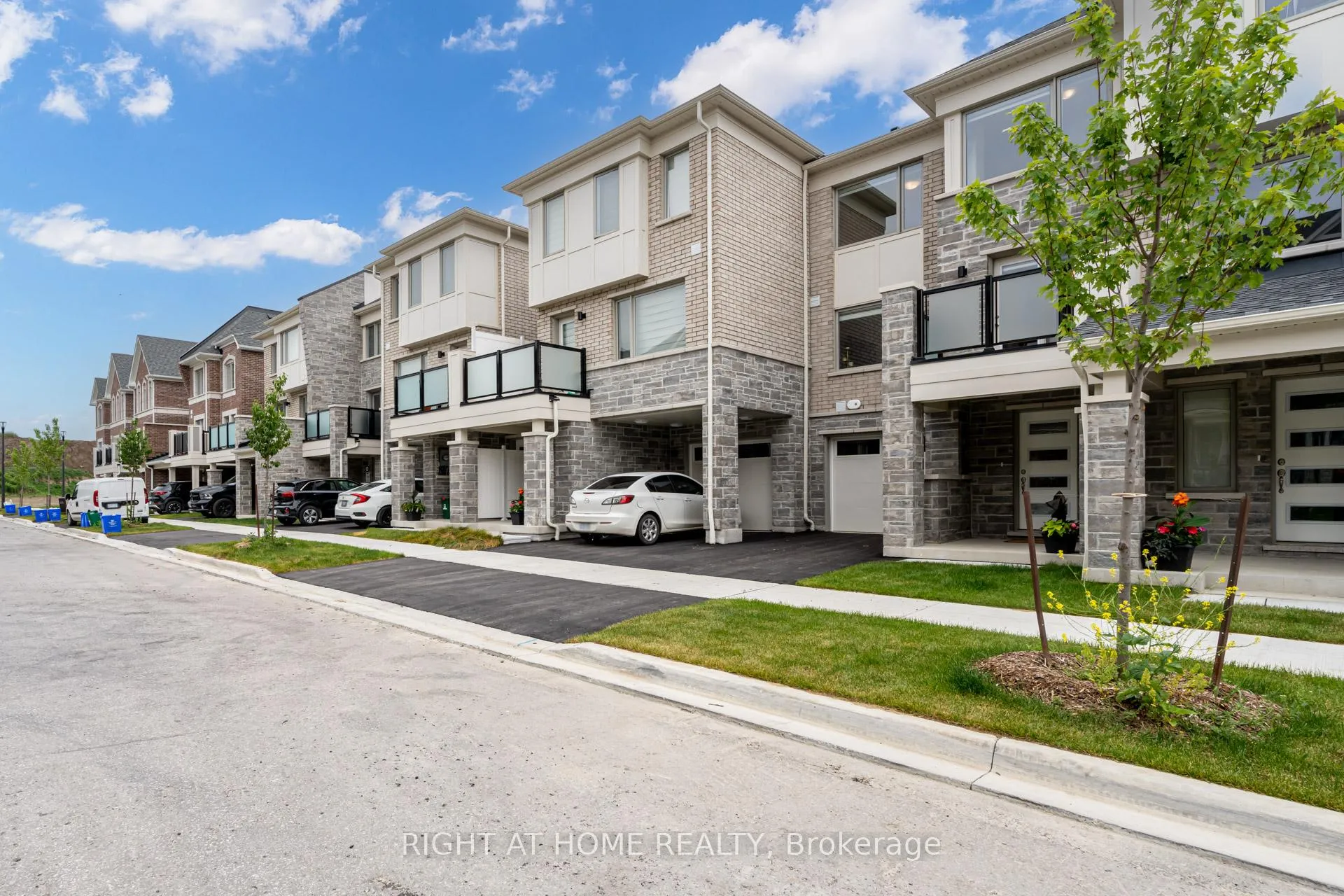 Photo 3 of 3353 Thunderbird Promenade, Pickering, Rural Pickering — HOMEH