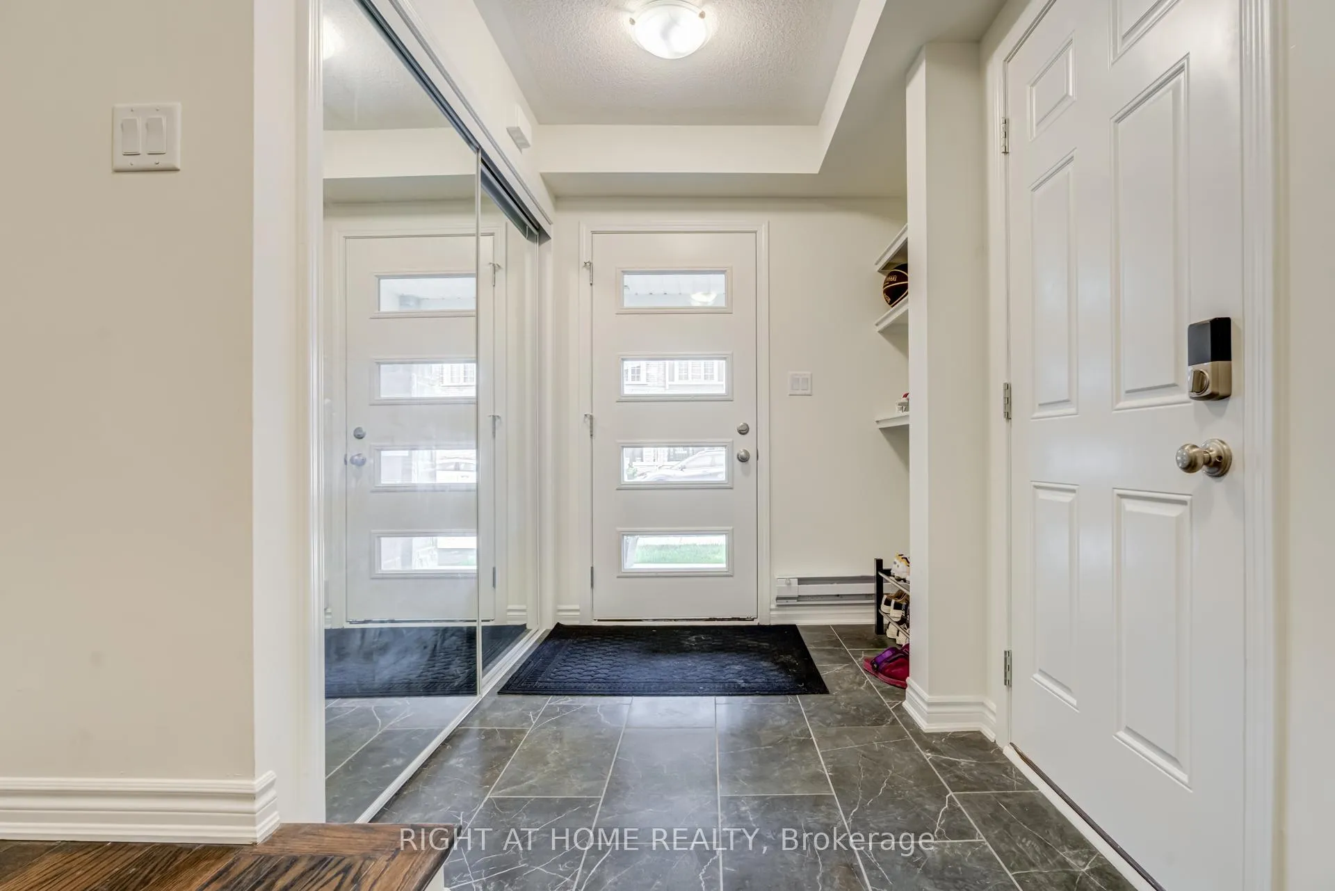 Photo 5 of 3353 Thunderbird Promenade, Pickering, Rural Pickering — HOMEH