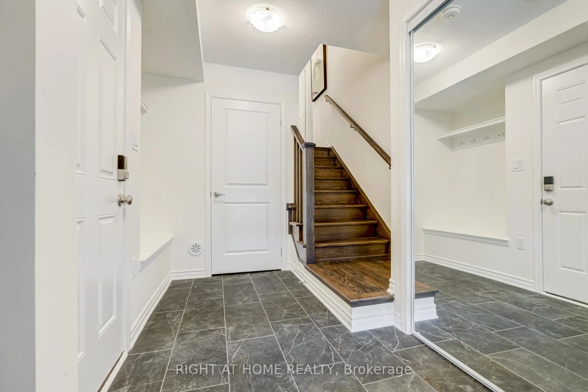 Photo 6 of 3353 Thunderbird Promenade, Pickering, Rural Pickering — HOMEH