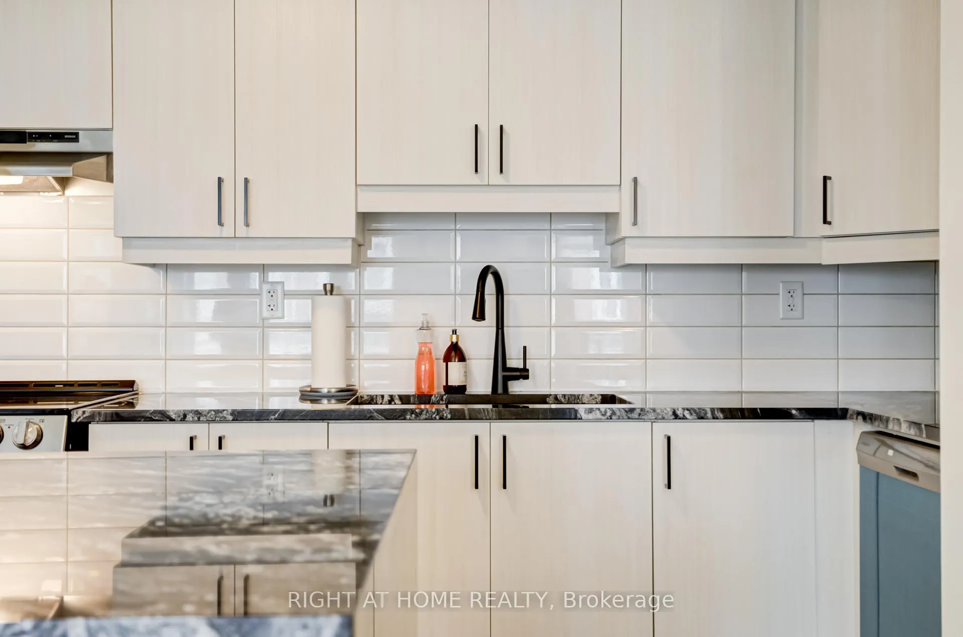 Photo 20 of 3353 Thunderbird Promenade, Pickering, Rural Pickering — HOMEH