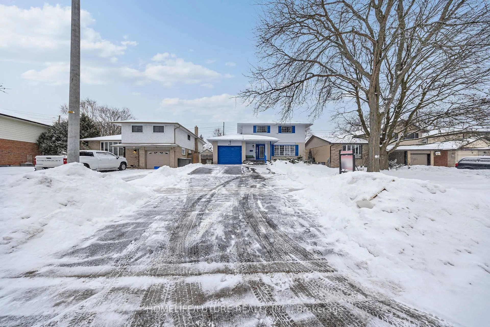 Photo 2 of 835 Carnaby Crescent, Oshawa, Centennial — HOMEH