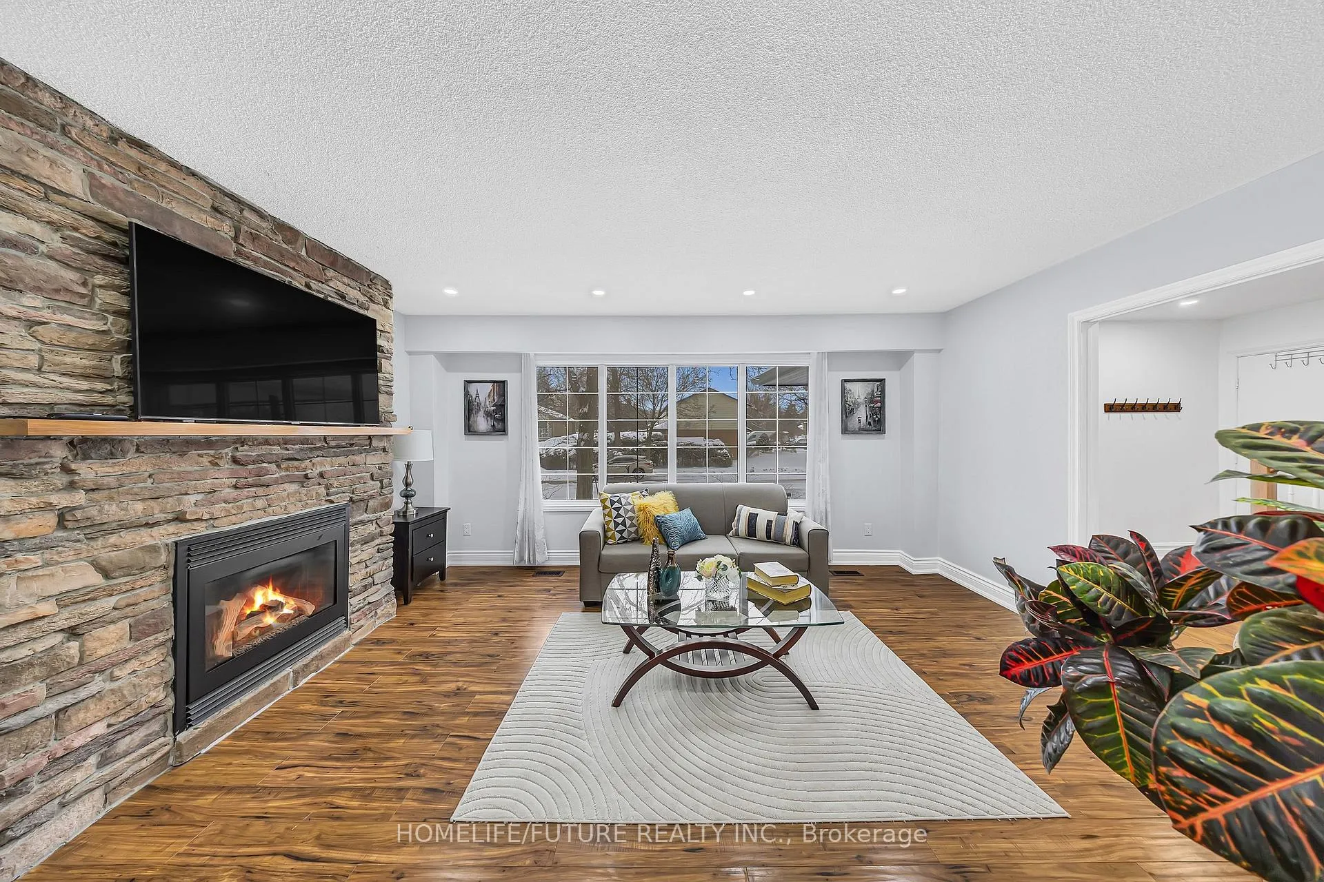 Photo 9 of 835 Carnaby Crescent, Oshawa, Centennial — HOMEH