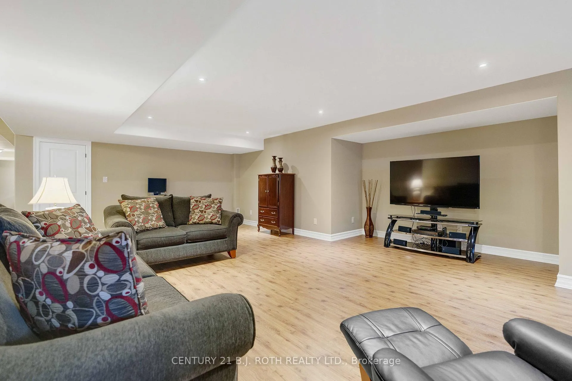 Photo 33 of 110 Mennill Drive, Springwater, Snow Valley — HOMEH