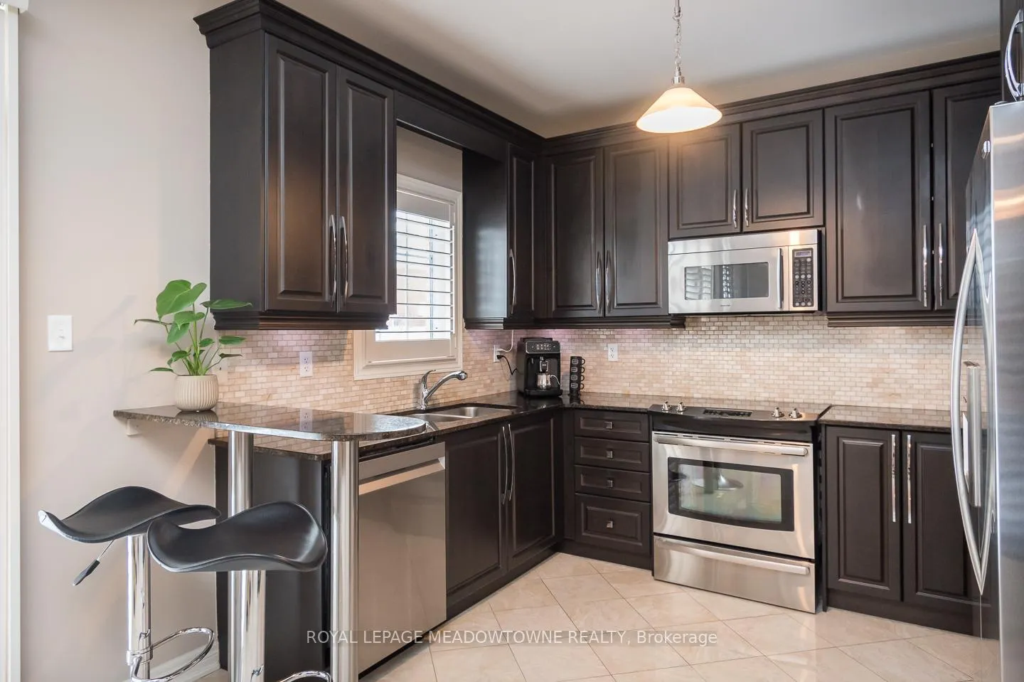 Photo 14 of 318 Malboeuf Court, Milton, Scott — HOMEH