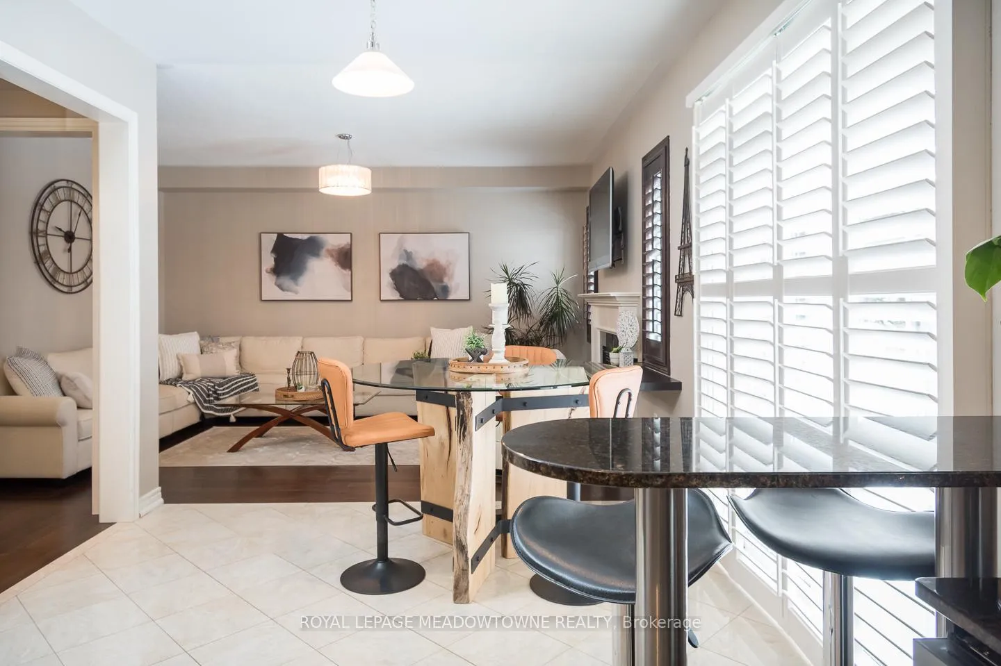 Photo 17 of 318 Malboeuf Court, Milton, Scott — HOMEH