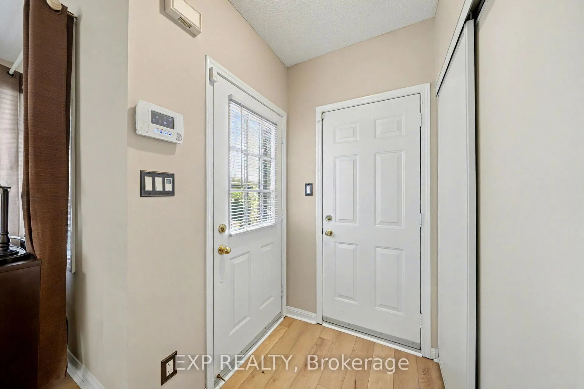 Photo 5 of 56 Hawthorne Crescent, Barrie, Ardagh — HOMEH