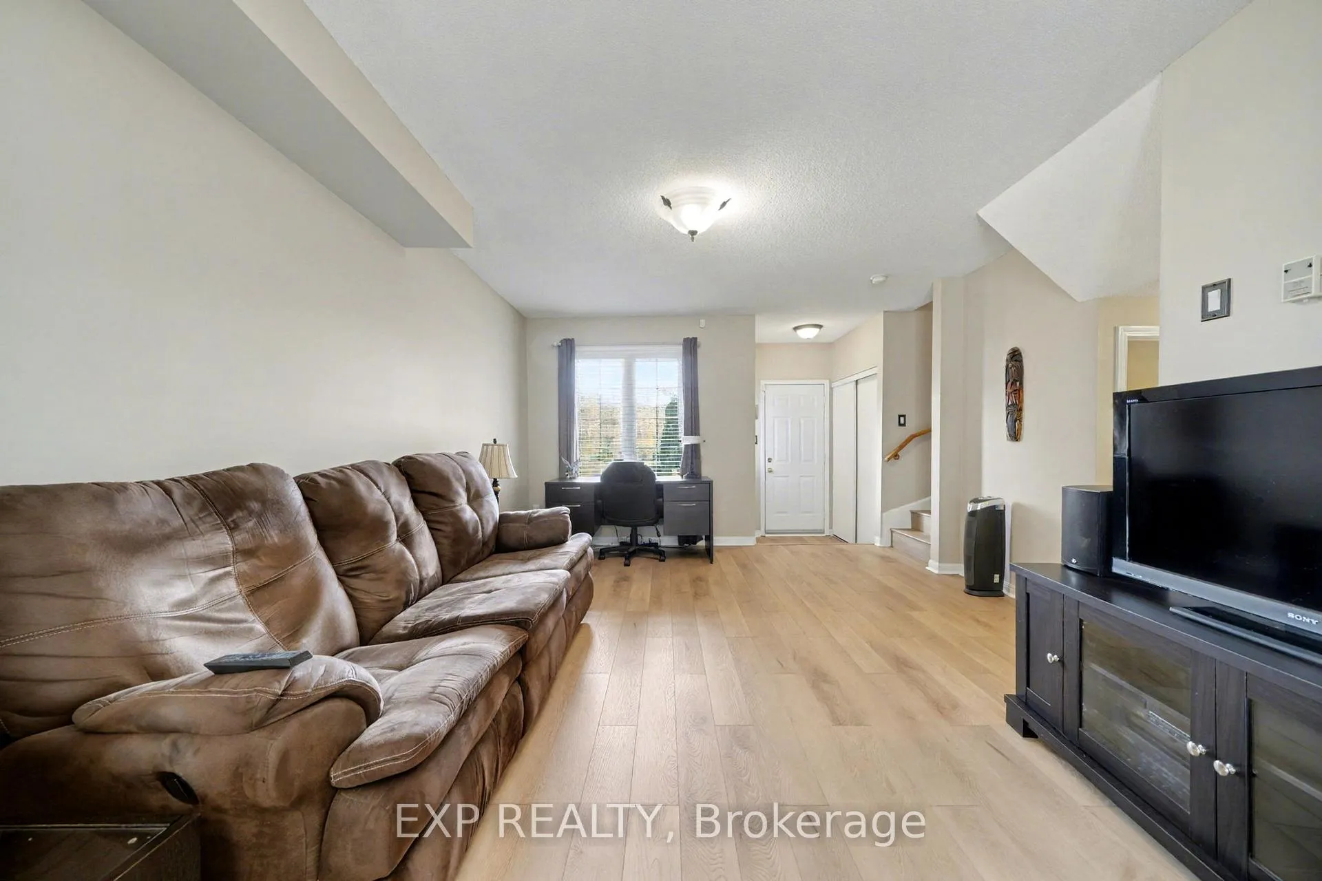 Photo 6 of 56 Hawthorne Crescent, Barrie, Ardagh — HOMEH