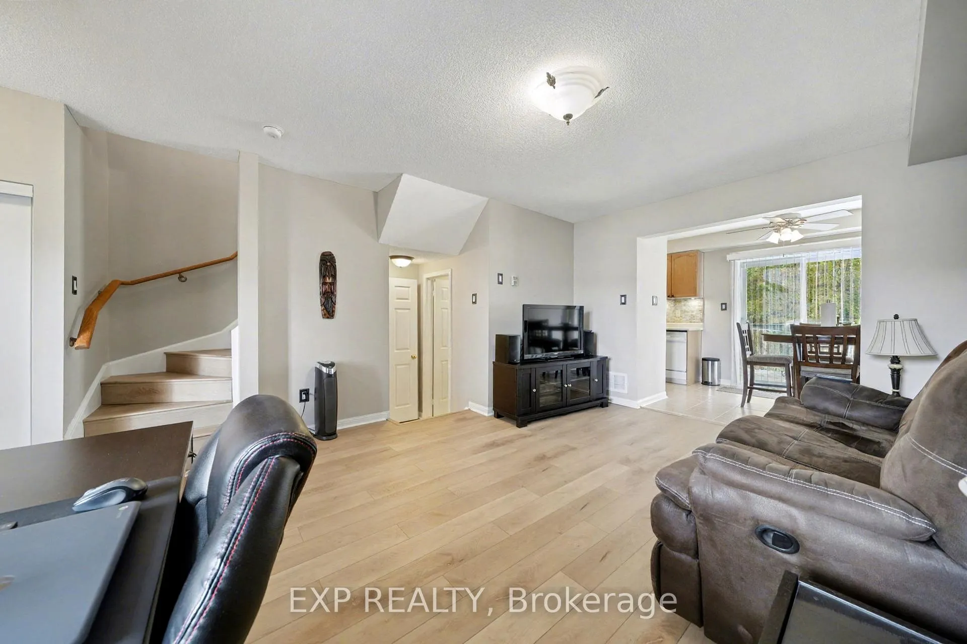 Photo 8 of 56 Hawthorne Crescent, Barrie, Ardagh — HOMEH