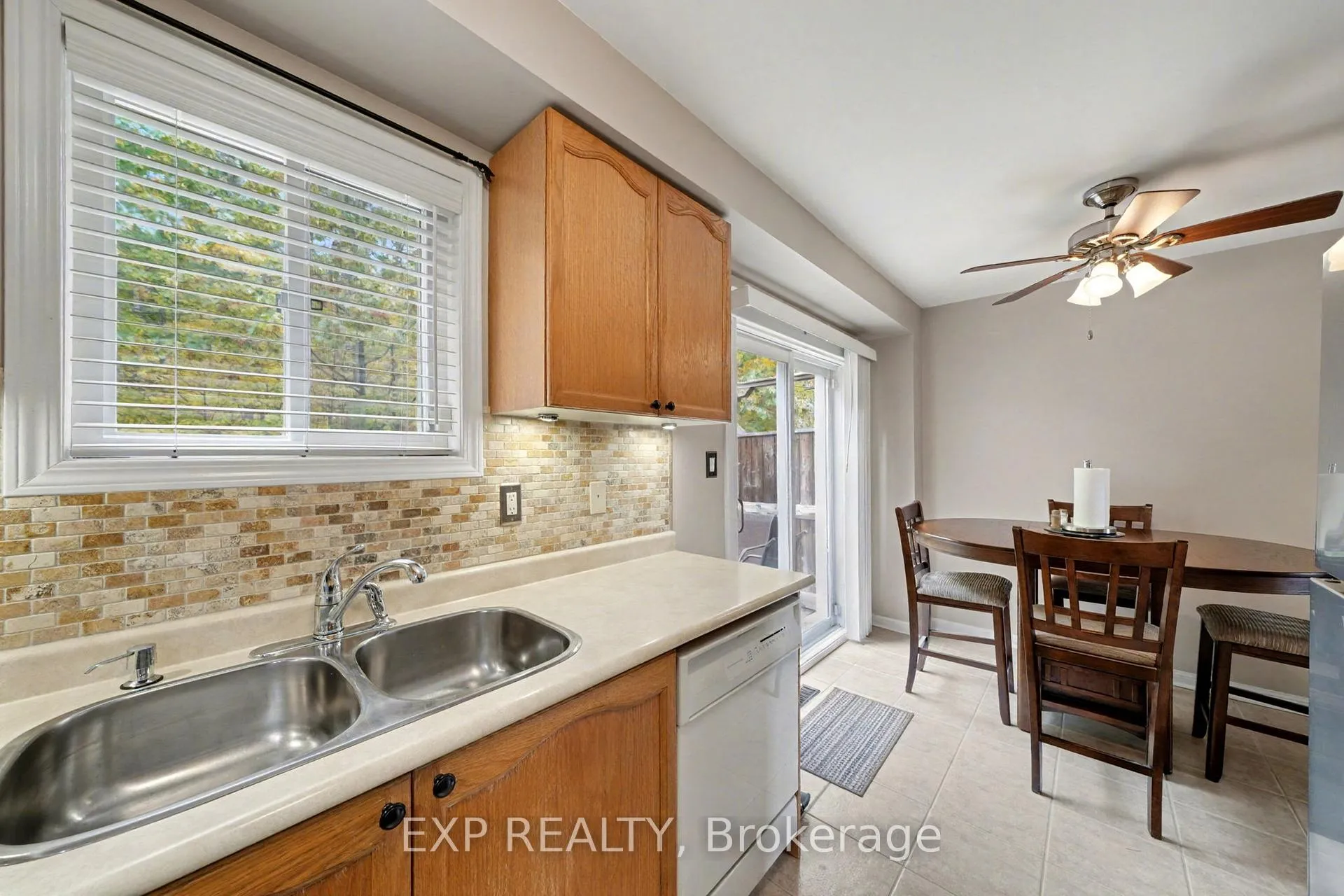 Photo 10 of 56 Hawthorne Crescent, Barrie, Ardagh — HOMEH
