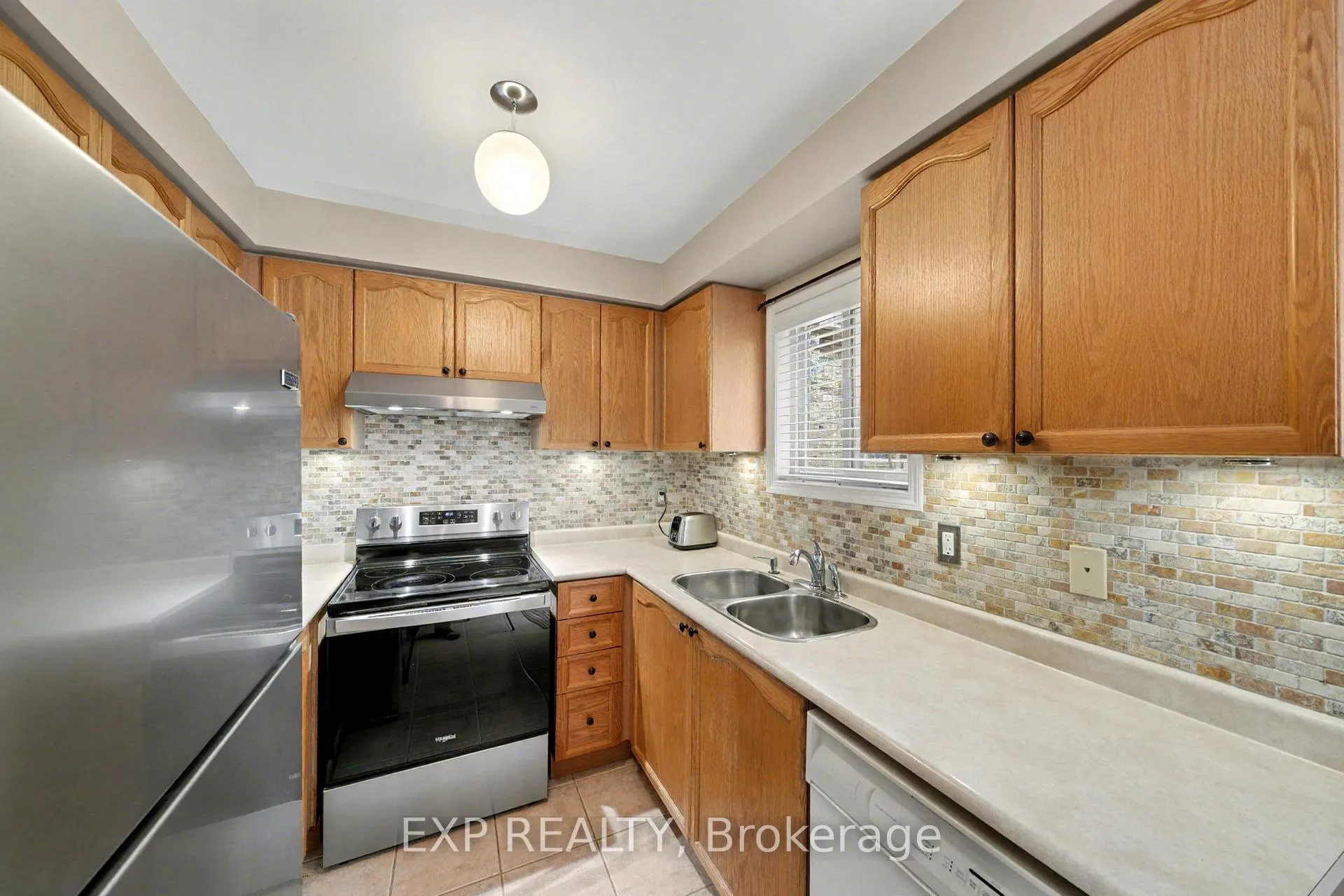 Photo 12 of 56 Hawthorne Crescent, Barrie, Ardagh — HOMEH