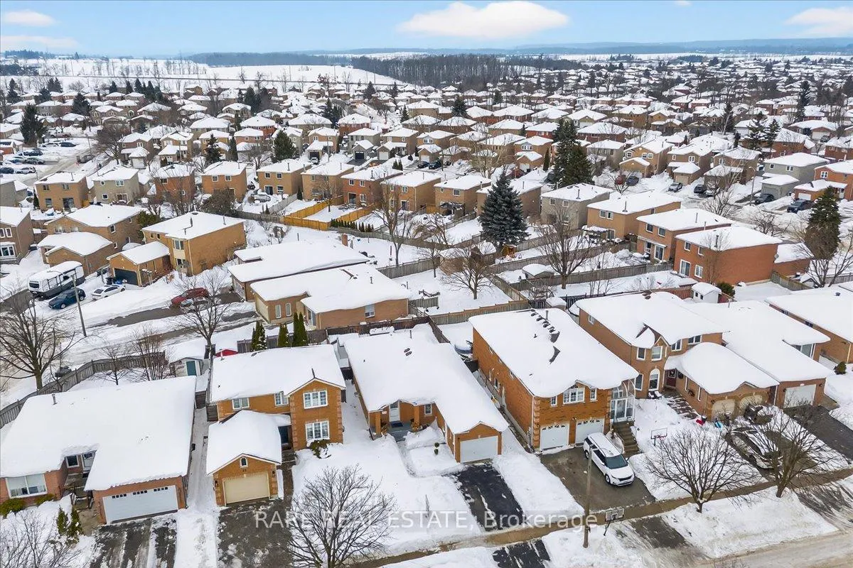 Photo 4 of 30 Mcveigh Drive, Barrie, Northwest — HOMEH