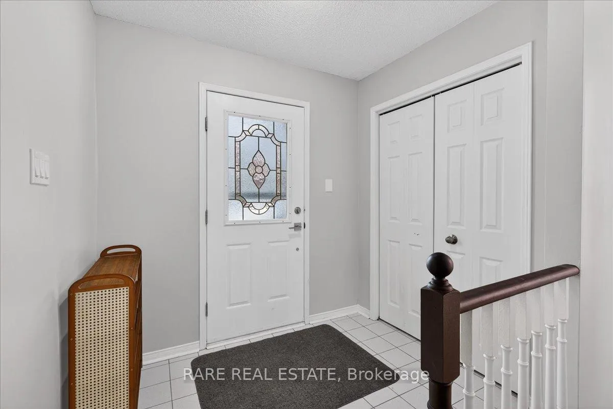 Photo 8 of 30 Mcveigh Drive, Barrie, Northwest — HOMEH