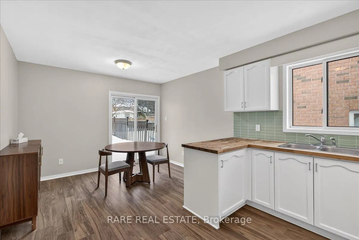 Photo 11 of 30 Mcveigh Drive, Barrie, Northwest — HOMEH