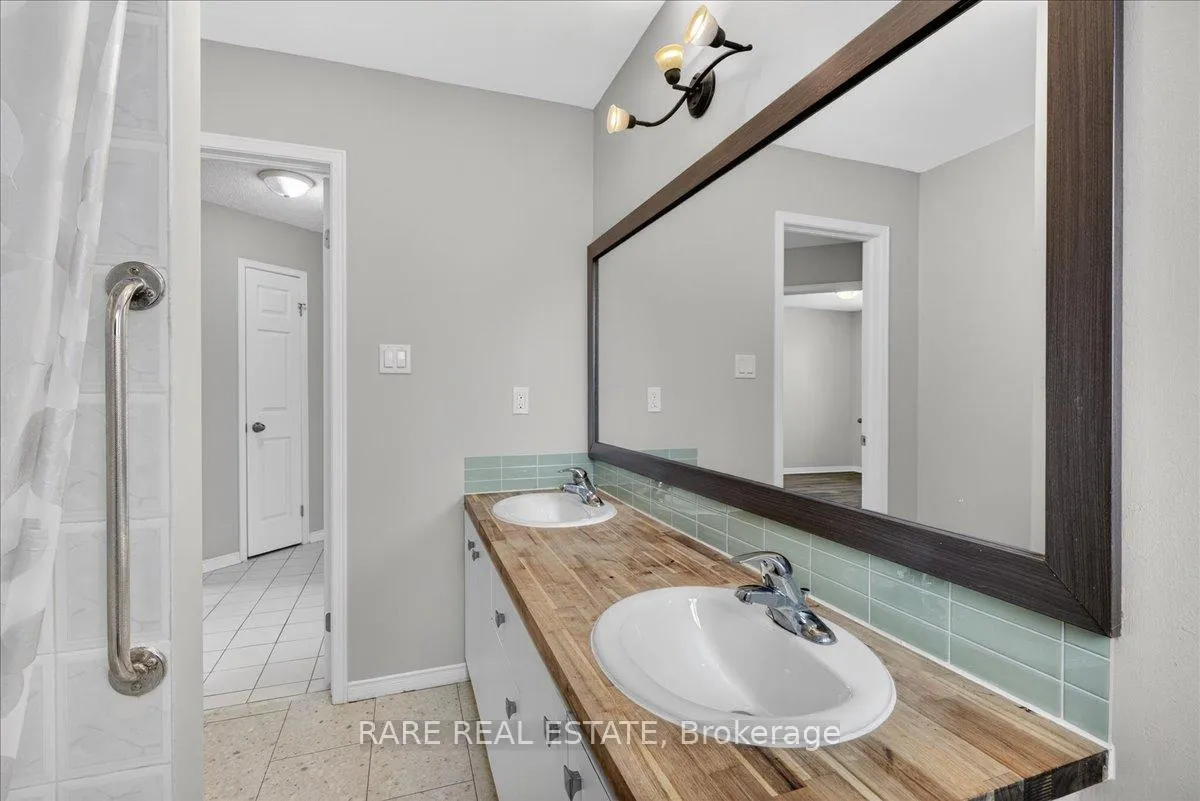 Photo 13 of 30 Mcveigh Drive, Barrie, Northwest — HOMEH