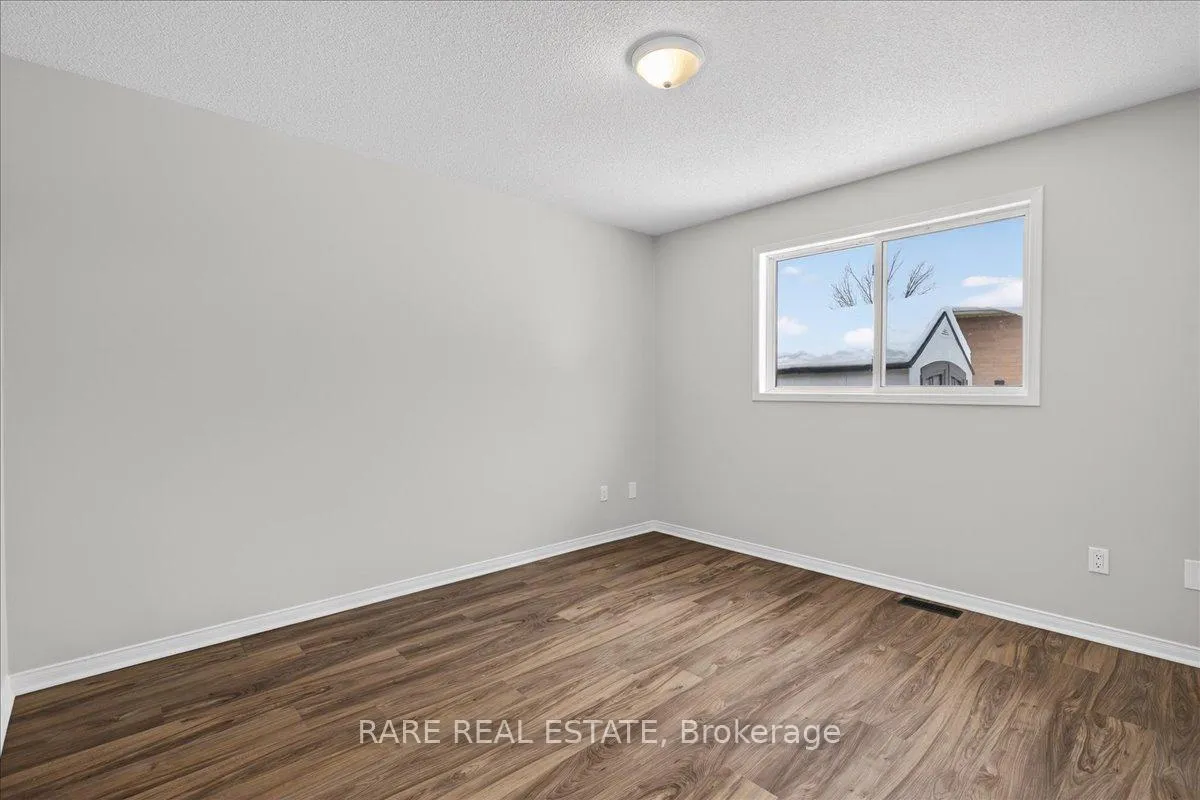 Photo 15 of 30 Mcveigh Drive, Barrie, Northwest — HOMEH