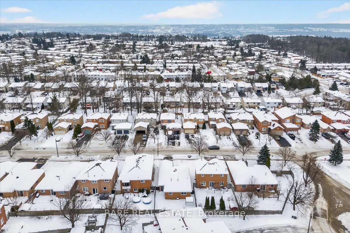 Photo 37 of 30 Mcveigh Drive, Barrie, Northwest — HOMEH