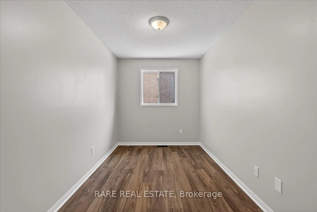 Photo 40 of 30 Mcveigh Drive, Barrie, Northwest — HOMEH