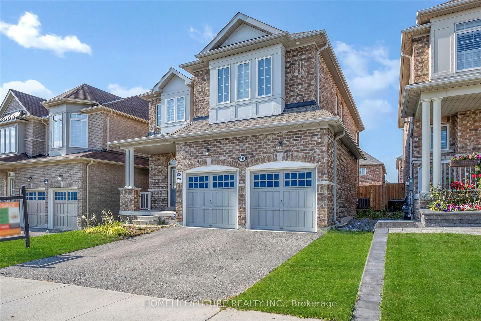 Photo 4 of 995 Wrenwood Drive, Oshawa, Taunton — HOMEH