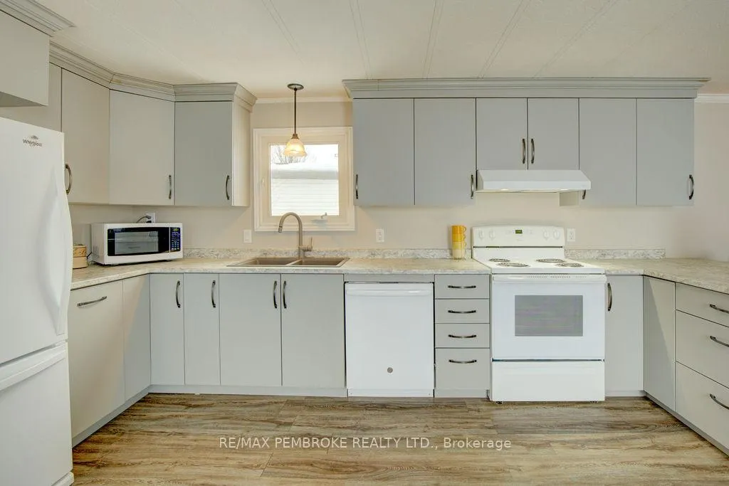 Photo 7 of 66 Pinehurst Estates, Petawawa — HOMEH