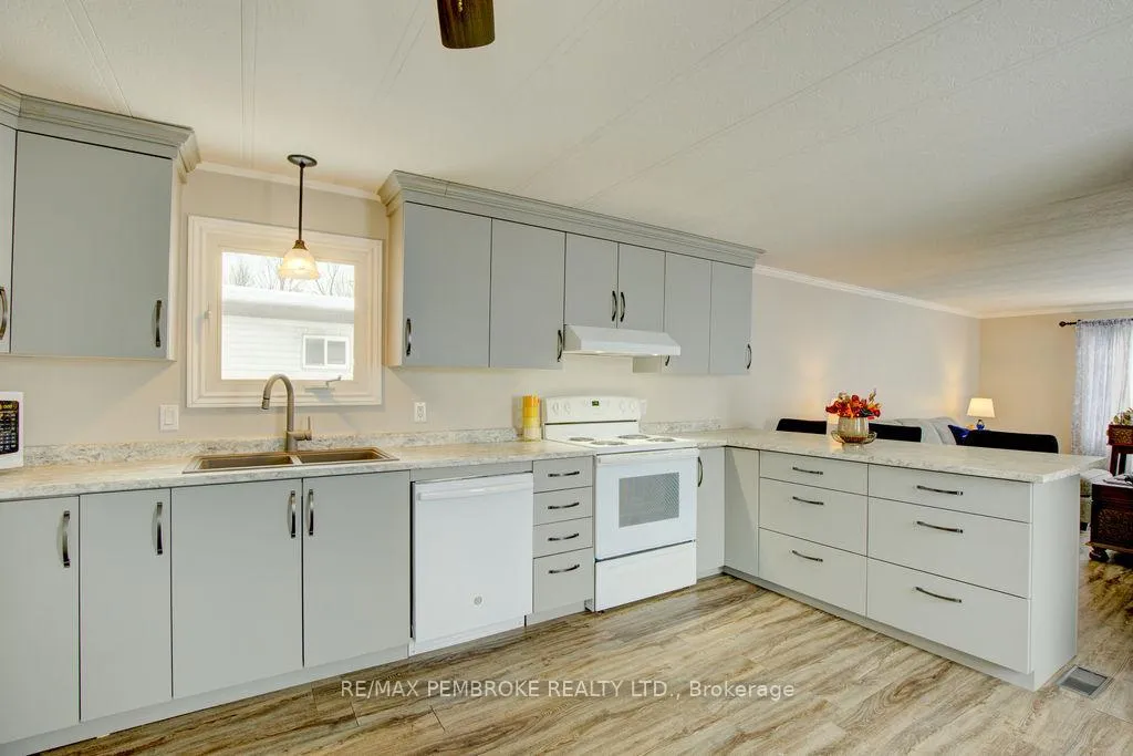 Photo 8 of 66 Pinehurst Estates, Petawawa — HOMEH