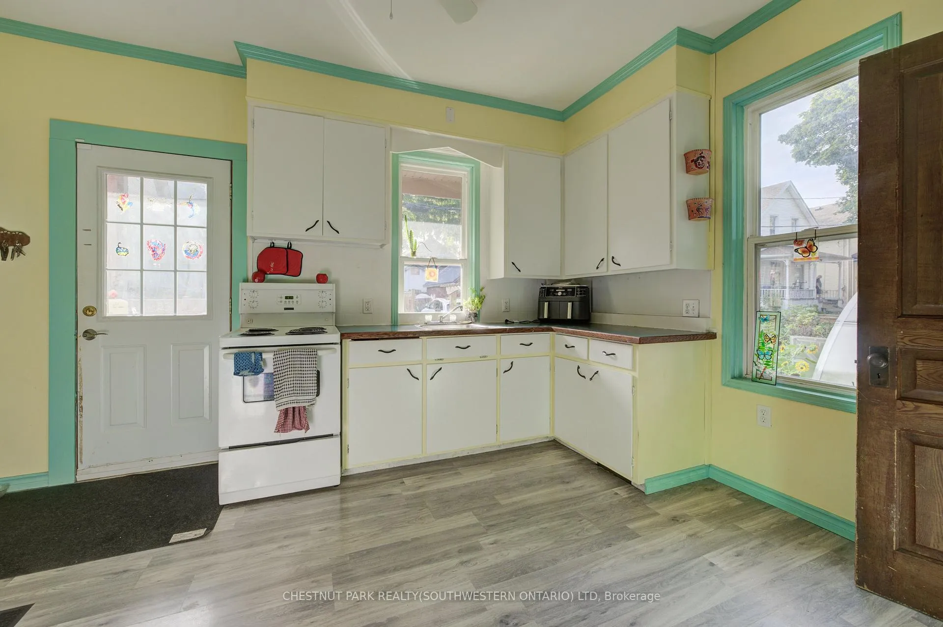 Photo 9 of 15 St Leger Street, Kitchener — HOMEH