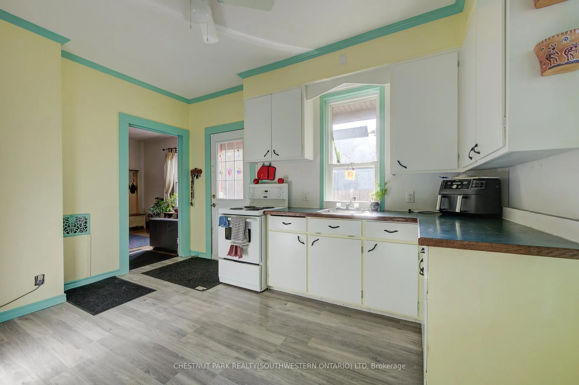 Photo 10 of 15 St Leger Street, Kitchener — HOMEH